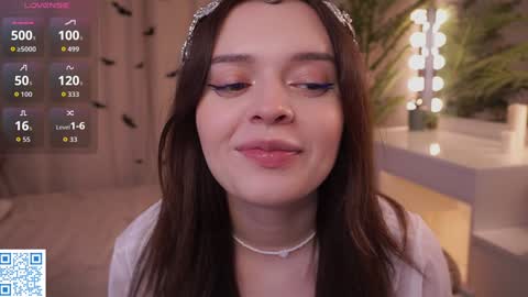 Snapshot of cuddlebyyou chatting on 11.04.25 Ellie online show from 11.04.25