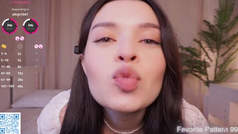 Snapshot of cuddlebyyou chatting on 11.18.25 Ellie online show from 11.18.25