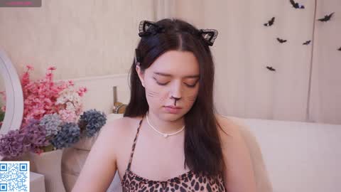 Snapshot of cuddlebyyou chatting on 11.23.25 Ellie online show from 11.23.25