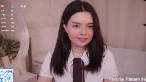 Snapshot of cuddlebyyou chatting on 11.25.25 Ellie online show from 11.25.25