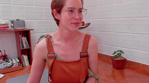 Snapshot of cuddlingbunnny chatting on 01.18.25 Leonela online show from 01.18.25