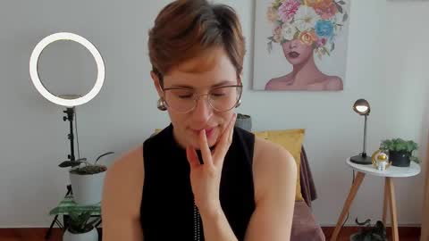 Snapshot of cuddlingbunnny chatting on 02.28.25 Leonela online show from 02.28.25