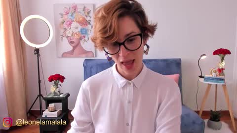 Snapshot of cuddlingbunnny chatting on 10.05.25 Leonela online show from 10.05.25