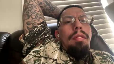 Snapshot of cuete2100 chatting on 11.22.25 cuete2100 online show from 11.22.25