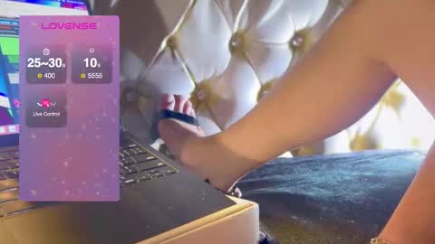 im KIM new girl to spoil online show from 09.09.25