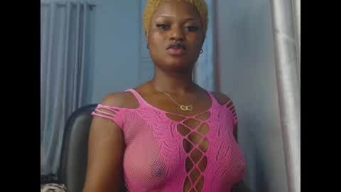 Snapshot of cum_ebony_petitxx chatting on 06.07.26 cath online show from 06.07.26