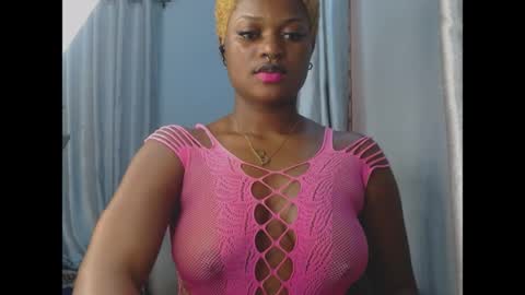 Snapshot of cum_ebony_petitxx chatting on 06.08.26 cath online show from 06.08.26