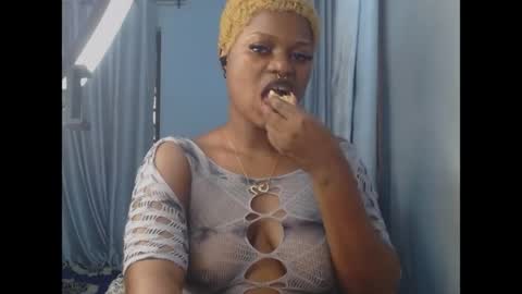 Snapshot of cum_ebony_petitxx chatting on 06.12.26 cath online show from 06.12.26