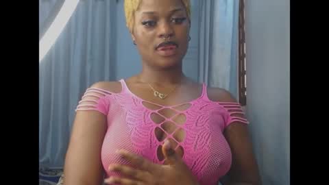 Snapshot of cum_ebony_petitxx chatting on 06.15.26 cath online show from 06.15.26