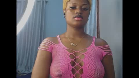 Snapshot of cum_ebony_petitxx chatting on 06.16.26 cath online show from 06.16.26