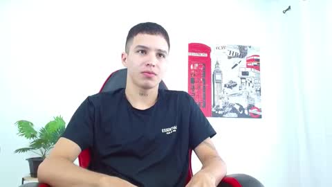 Snapshot of cumandres chatting on 10.17.25 cumandres online show from 10.17.25