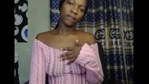 Snapshot of cumebony_petit chatting on 09.28.25 cumebony_petit online show from 09.28.25