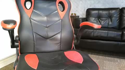 Snapshot of cummichael87 chatting on 01.01.25 MichellCock online show from 01.01.25