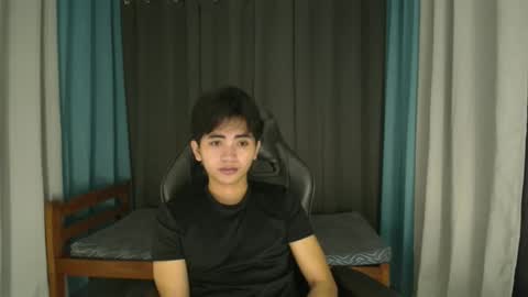 Snapshot of cummingyu chatting on 11.25.25 cummingyu online show from 11.25.25