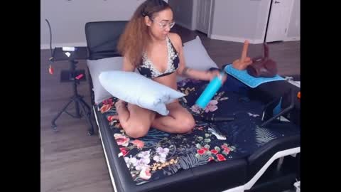 Nia Reese online show from 04.06.26