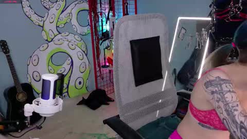 Snapshot of cumpotikeve chatting on 03.01.26 CUMpotikEve online show from 03.01.26