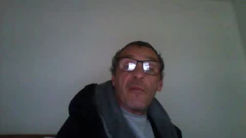 Snapshot of cumseeme002 chatting on 04.11.26 Alan online show from 04.11.26