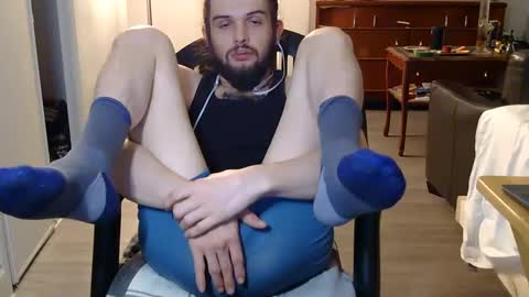 Snapshot of curiouss25 chatting on 09.30.25 curiouss25 online show from 09.30.25