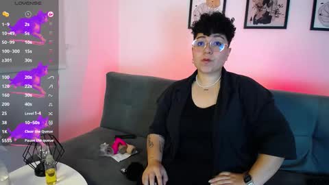 Snapshot of curly_cam_queen chatting on 10.12.25 Bruna online show from 10.12.25