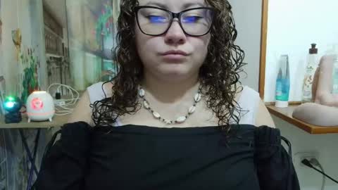 Snapshot of curly_greeneyed chatting on 04.24.26 Vannesa online show from 04.24.26