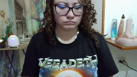 Snapshot of curly_greeneyed chatting on 04.29.26 Vannesa online show from 04.29.26