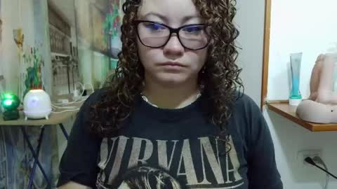 Snapshot of curly_greeneyed chatting on 05.02.26 Vannesa online show from 05.02.26