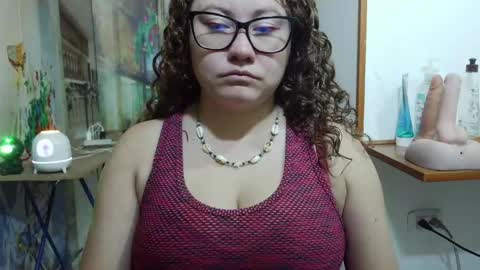 Snapshot of curly_greeneyed chatting on 05.16.26 Vannesa online show from 05.16.26