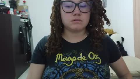 Snapshot of curly_greeneyed chatting on 05.22.26 Vannesa online show from 05.22.26