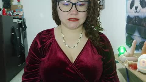 Snapshot of curly_greeneyed chatting on 05.23.26 Vannesa online show from 05.23.26