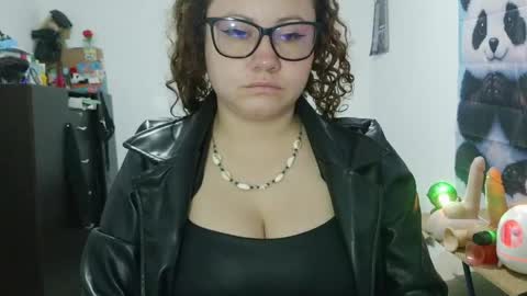 Snapshot of curly_greeneyed chatting on 05.30.26 Vannesa online show from 05.30.26
