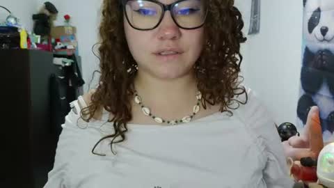 Snapshot of curly_greeneyed chatting on 06.12.26 Vannesa online show from 06.12.26