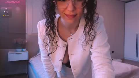 curly_jade_ online show from 05.16.26