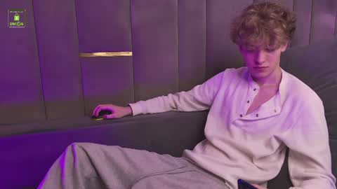 Snapshot of curlytwinkboy chatting on 07.08.26 KEVIN online show from 07.08.26