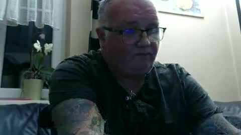 Snapshot of curtus14 chatting on 11.26.25 curtus14 online show from 11.26.25