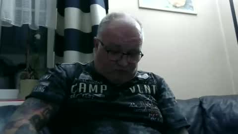 Snapshot of curtus14 chatting on 12.14.25 curtus14 online show from 12.14.25