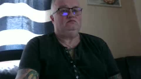 Snapshot of curtus14 chatting on 12.23.25 curtus14 online show from 12.23.25