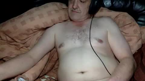 curvelover1977 online show from 11.20.25