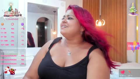 Snapshot of curvy_beauty_ chatting on 12.11.24 Hanna online show from 12.11.24