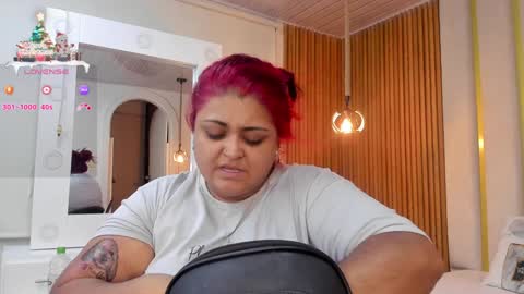 Snapshot of curvy_beauty_ chatting on 12.15.24 Hanna online show from 12.15.24