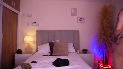 Snapshot of curvyliciouss chatting on 02.19.25 Samantha online show from 02.19.25