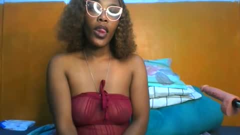 Snapshot of curvylyin chatting on 04.07.26 curvylyin online show from 04.07.26