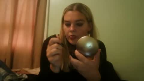 Snapshot of curvymom2025 chatting on 10.22.25 curvymom2025 online show from 10.22.25