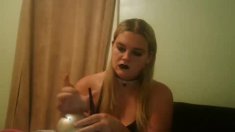 Snapshot of curvymom2025 chatting on 10.27.25 curvymom2025 online show from 10.27.25