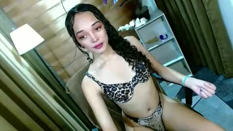 Snapshot of curybb_hanna19 chatting on 04.29.26 BBY CURLYHANNA online show from 04.29.26