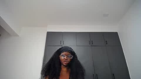 Snapshot of cute_ass18 chatting on 06.16.26 Liya online show from 06.16.26