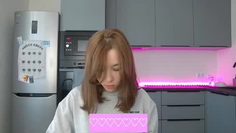 Snapshot of cute_beauty chatting on 10.21.25 Amanda online show from 10.21.25