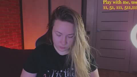 Snapshot of cute_darina chatting on 01.12.25 Everyday stream in the same time online show from 01.12.25