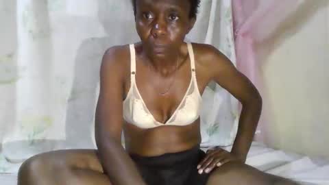 Snapshot of cute_divah4 chatting on 10.06.25 cute_divah4 online show from 10.06.25