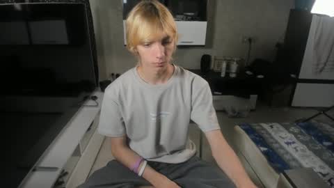 Snapshot of cute_grecha chatting on 06.25.26 Grisha online show from 06.25.26
