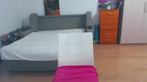 Snapshot of cute_jes chatting on 03.01.25 cute_jes online show from 03.01.25